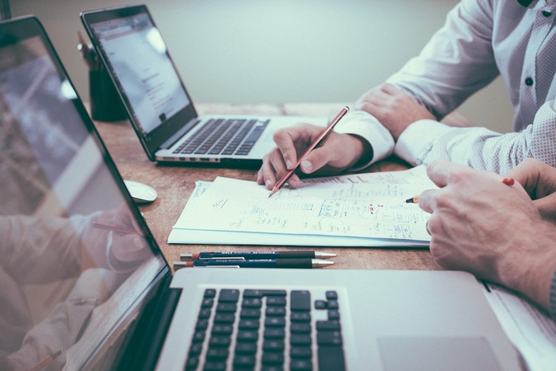 完美体育 APP 统计与对比界面示意